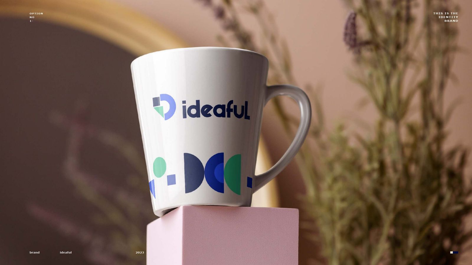 مج قهوة بهوية IDEaful البصرية